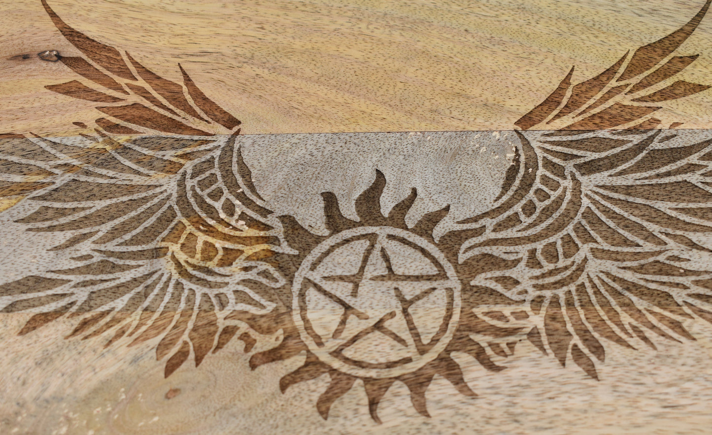 Plateau en bois gravé artisanal inspiré de Supernatural
