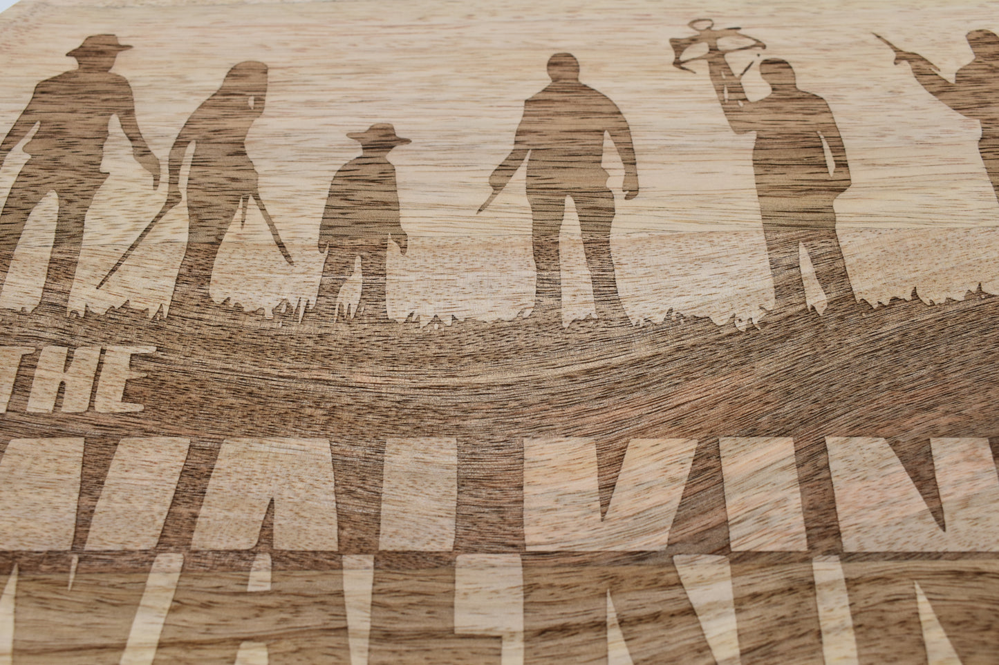 Plateau en bois gravé The Walking Dead Silouhettes