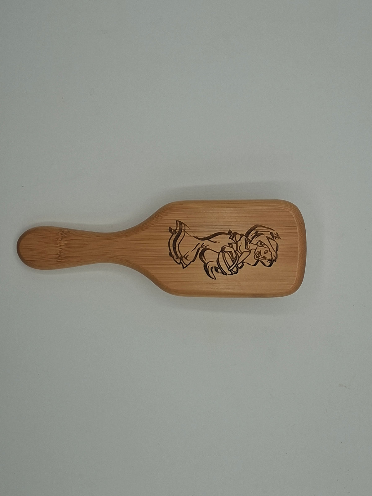 Brosse à cheveux en bambou gravée – Esmeralda