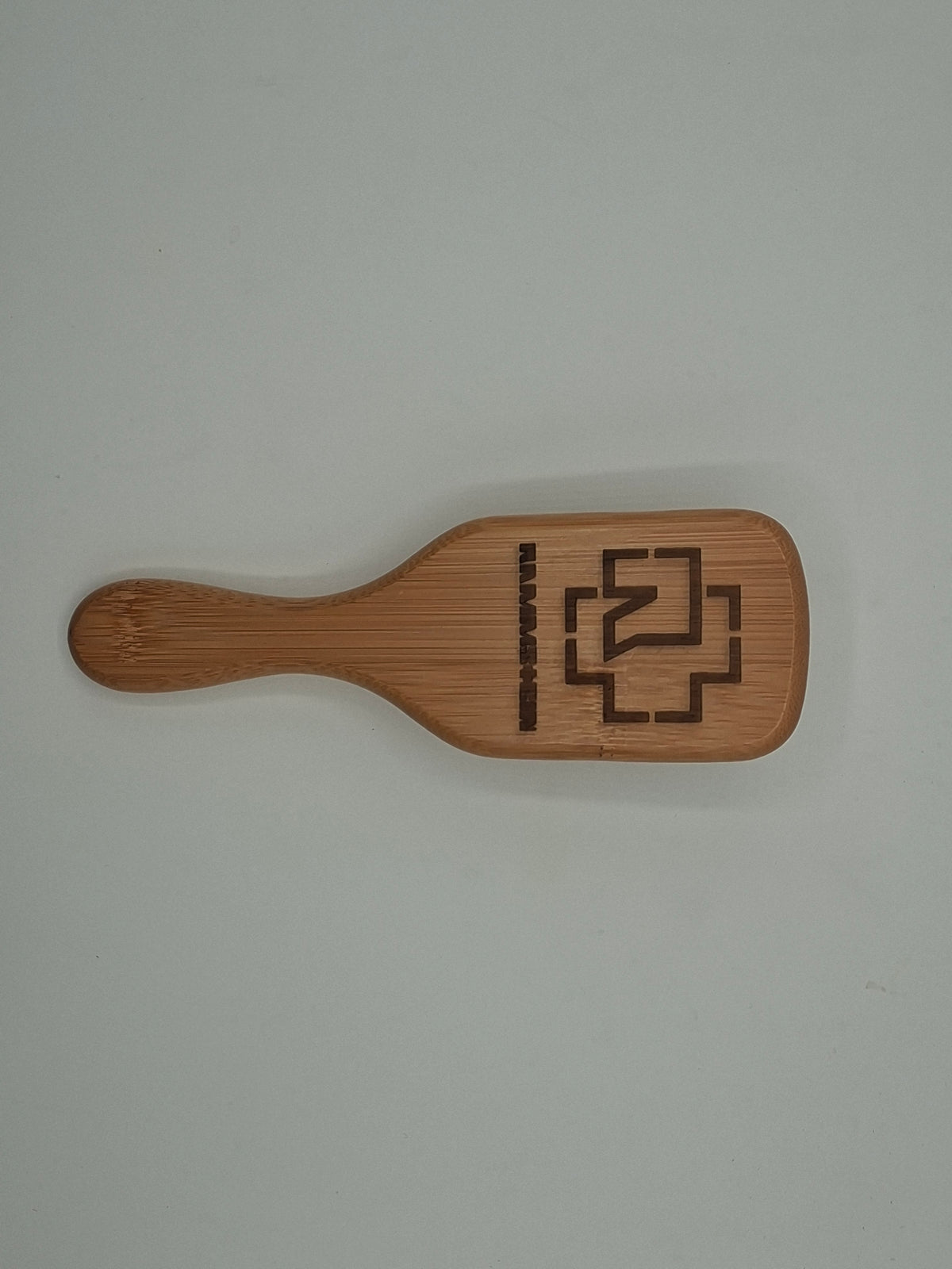 Brosse à cheveux en bambou gravée – Rammstein