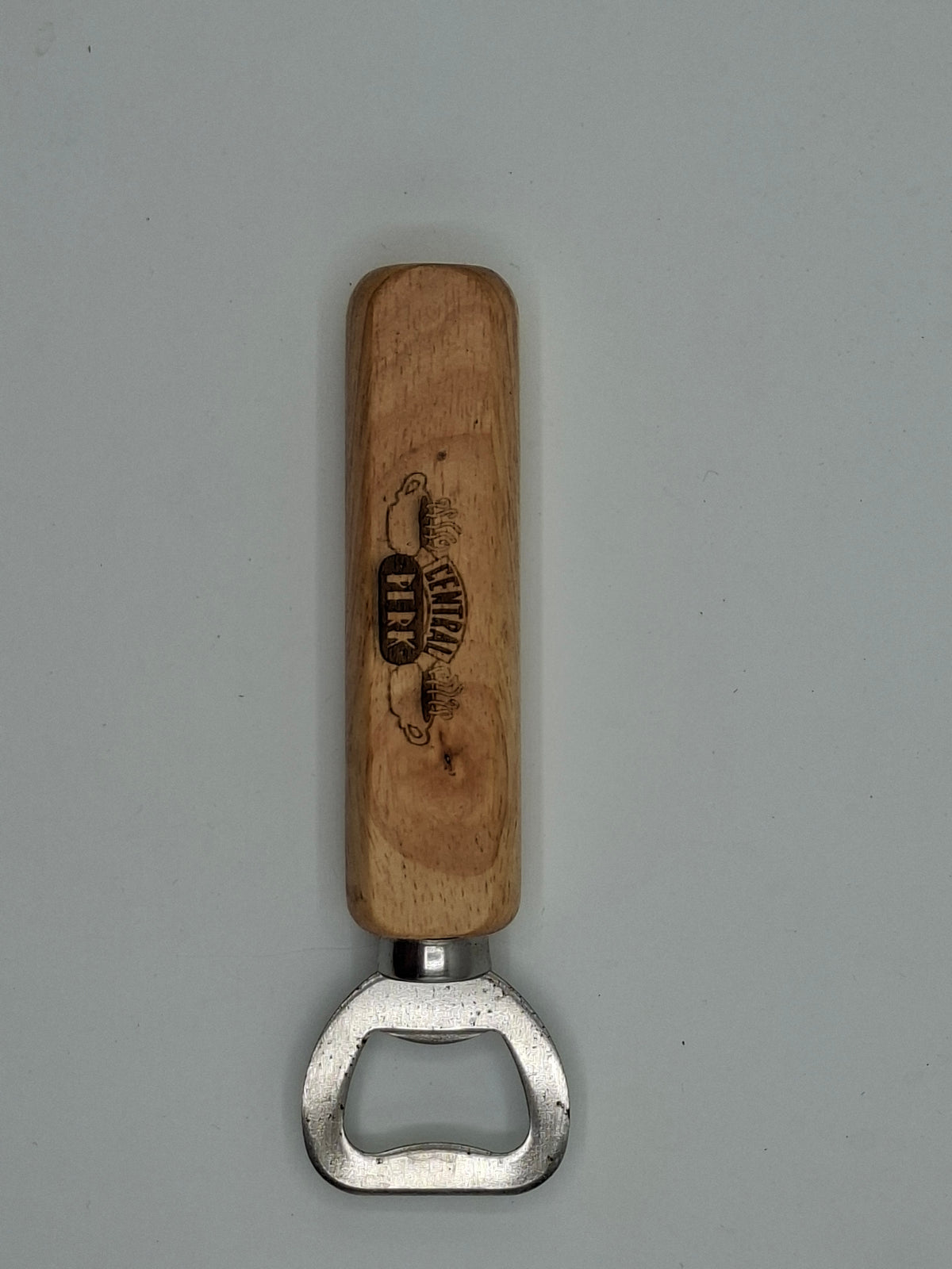 Décapsuleur en bois gravé inspiré de Friends - Central Perk