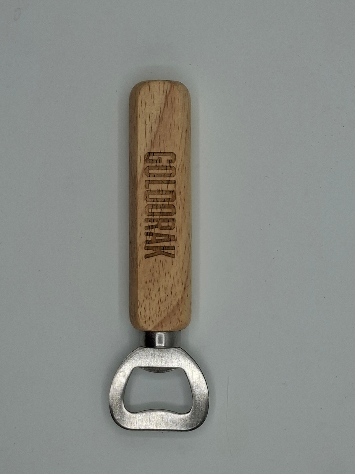 Décapsuleur en bois gravé inspiré de Goldorak