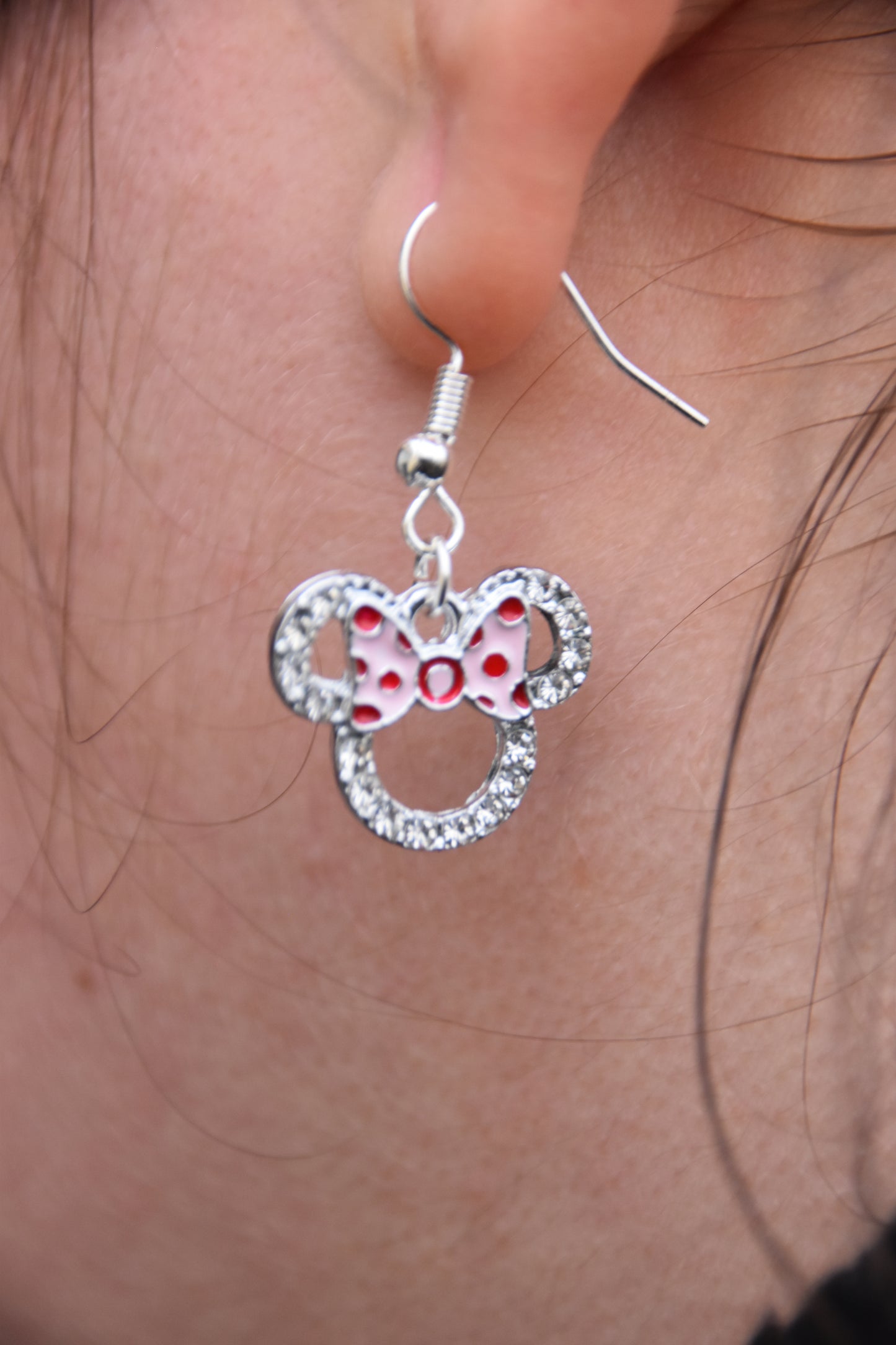 Boucles d’oreilles Minnie – Nœud strass | Inox argenté