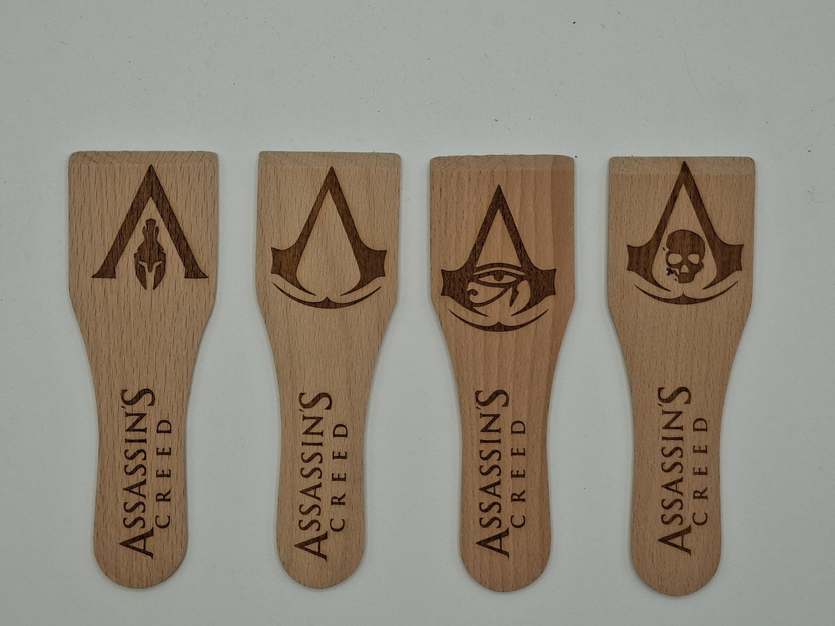 Racloirs à raclette en bois gravés inspirés d'Assassin's Creed