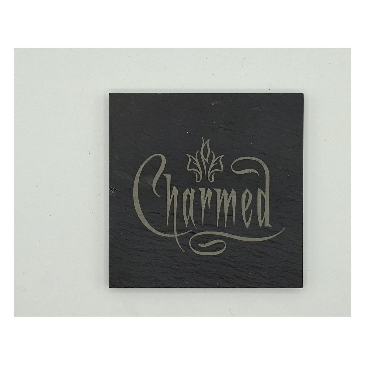 Sous-verre carré en ardoise gravée – Charmed