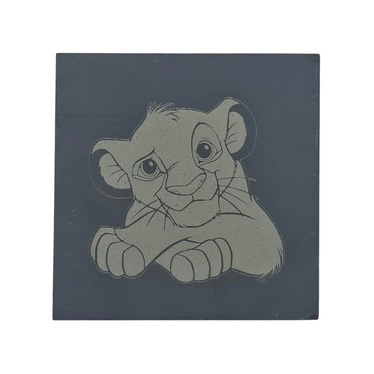 Sous-verre carré en ardoise gravée Le Roi Lion Simba – Created Artisan