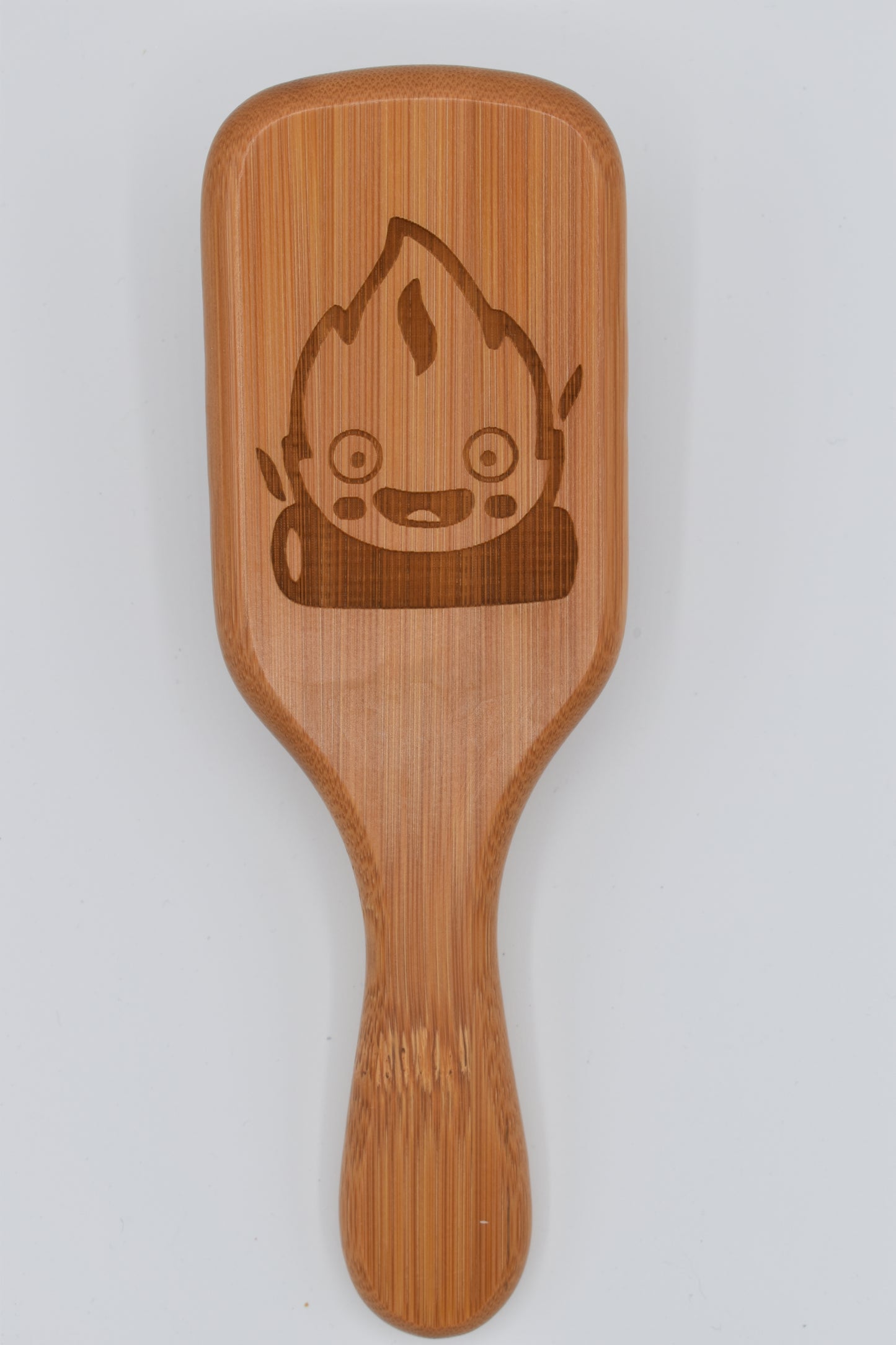 Brosse à cheveux en bambou gravée – Flamme magique (inspirée de l’animation japonaise)