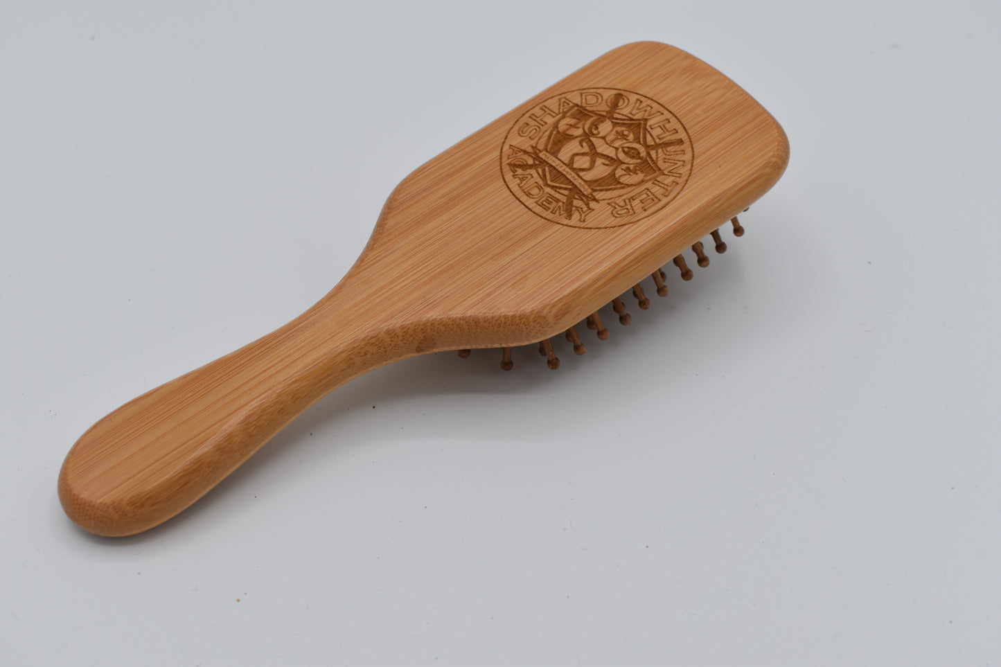 Brosse en bois gravée "Shadow"