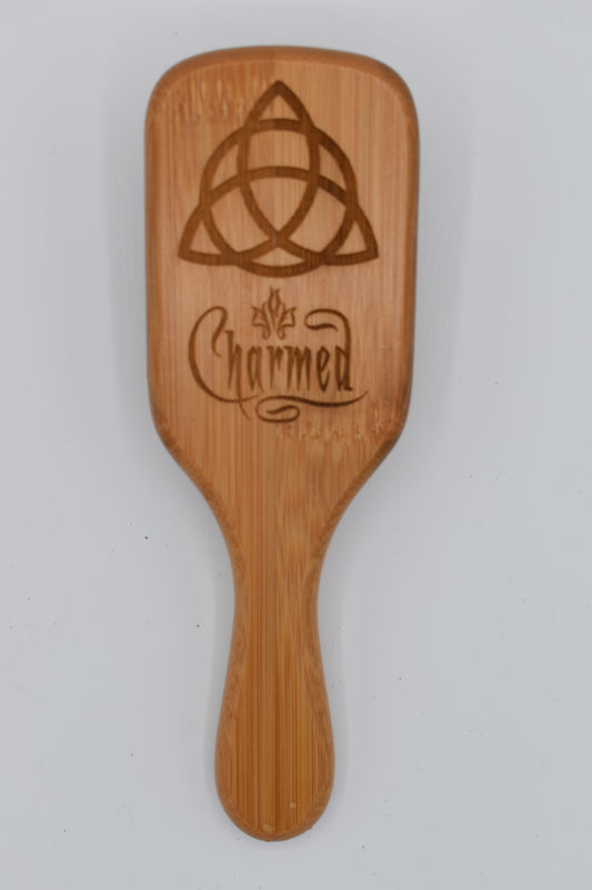 Brosse en bois gravée "Charmed"