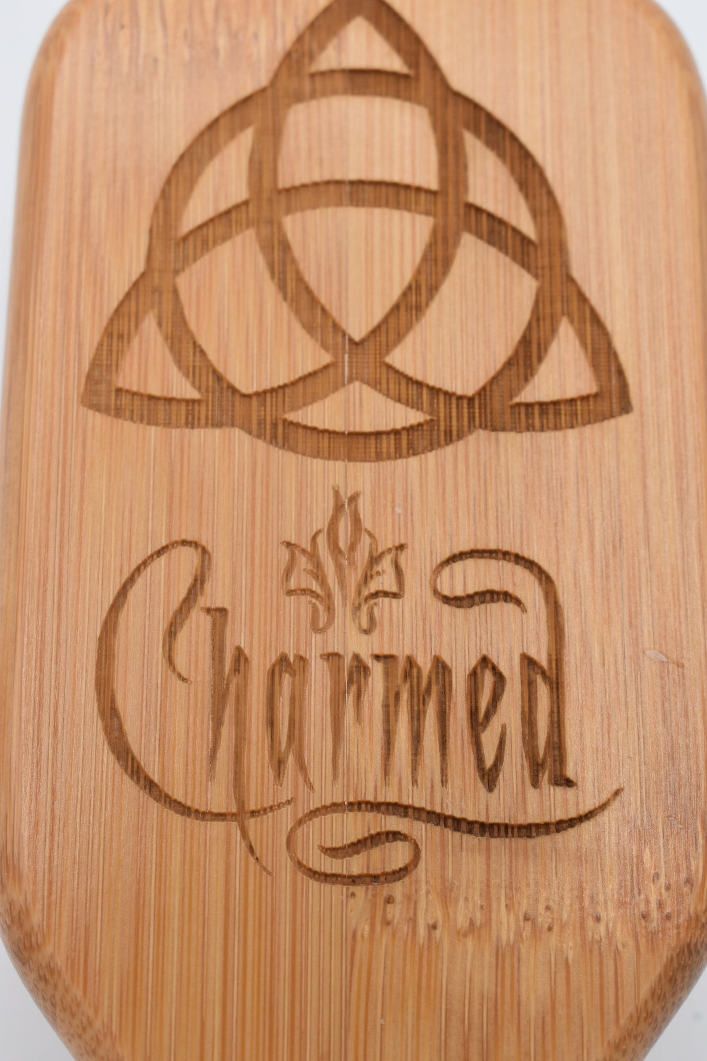 Brosse en bois gravée "Charmed"