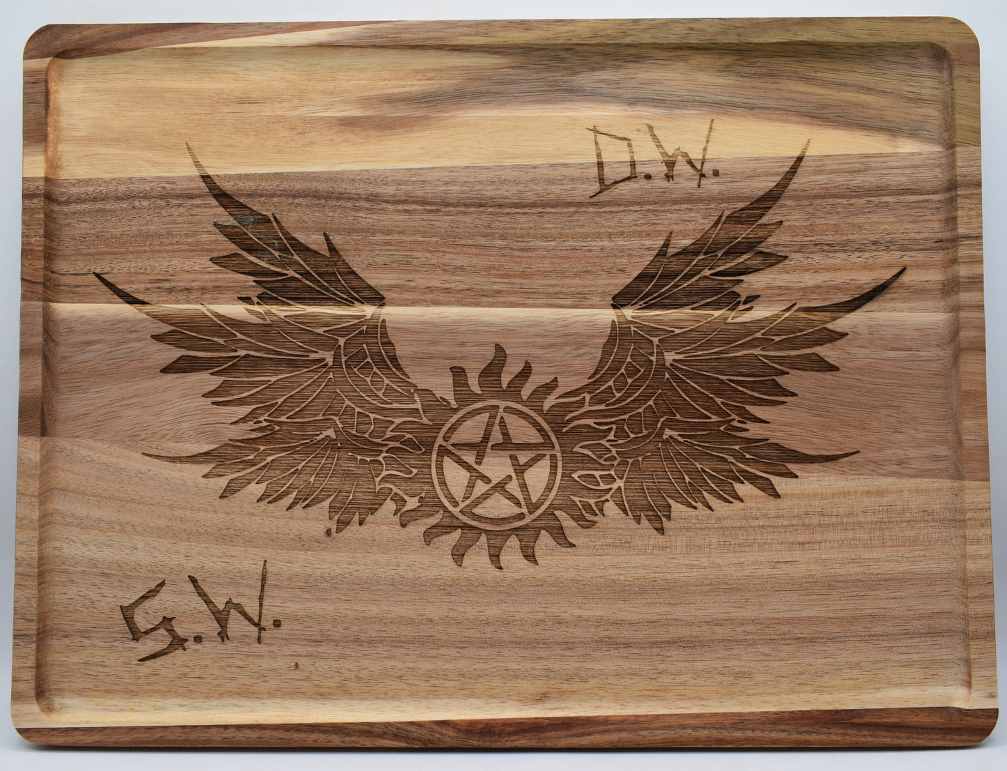 Planche en bois gravé inspiré de Supernatural