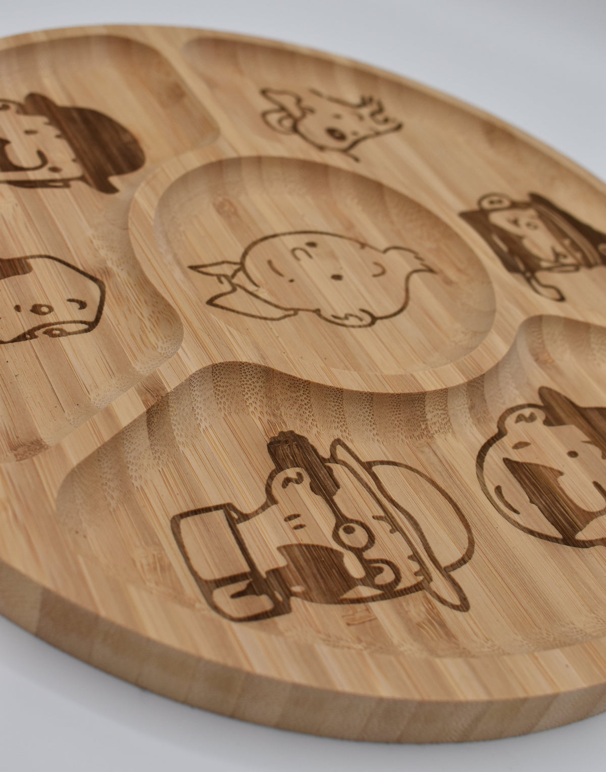 Plateau apéro en bois gravé Tintin – vue de côté