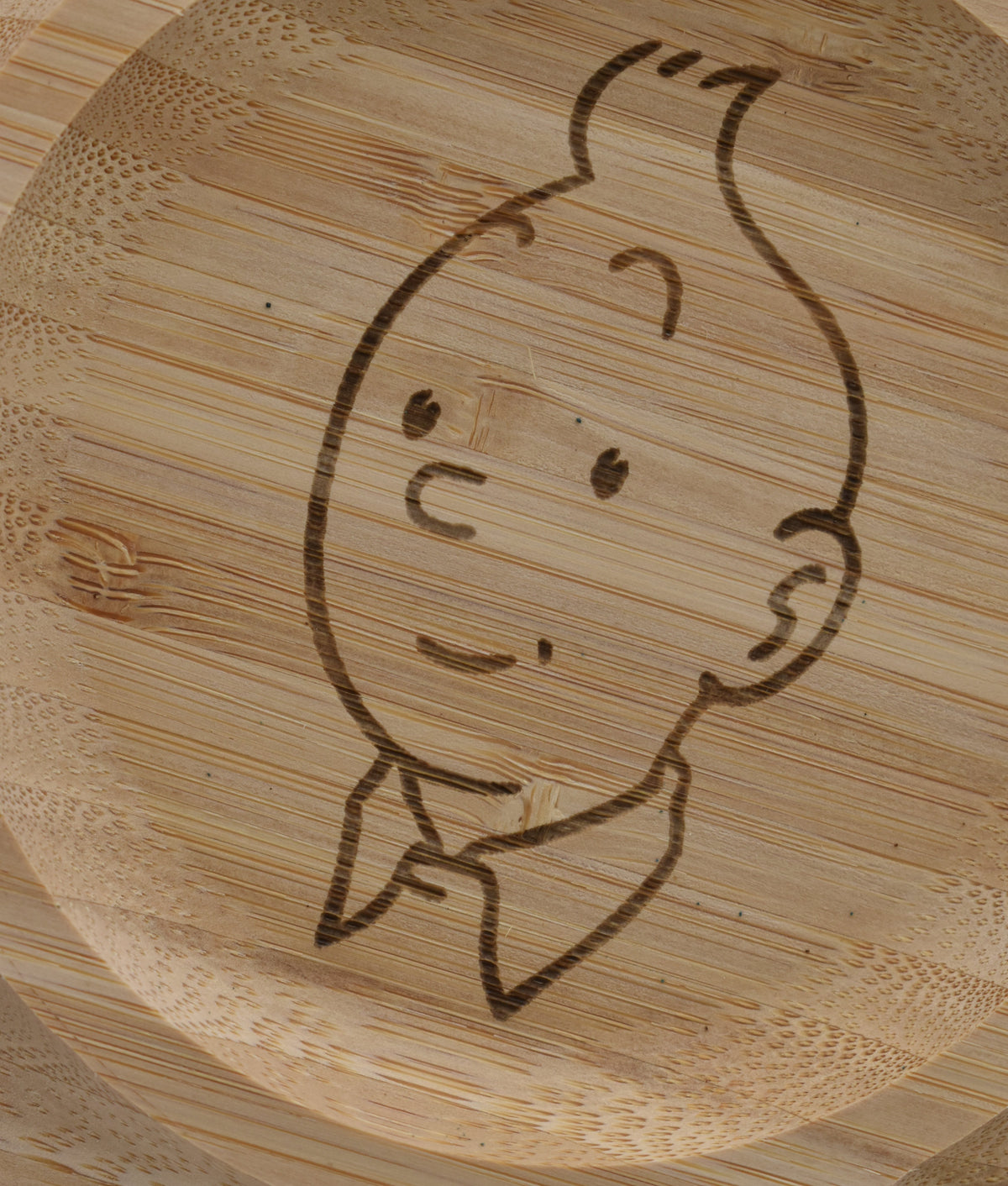 Plateau apéro en bois gravé Tintin – détail de la gravure