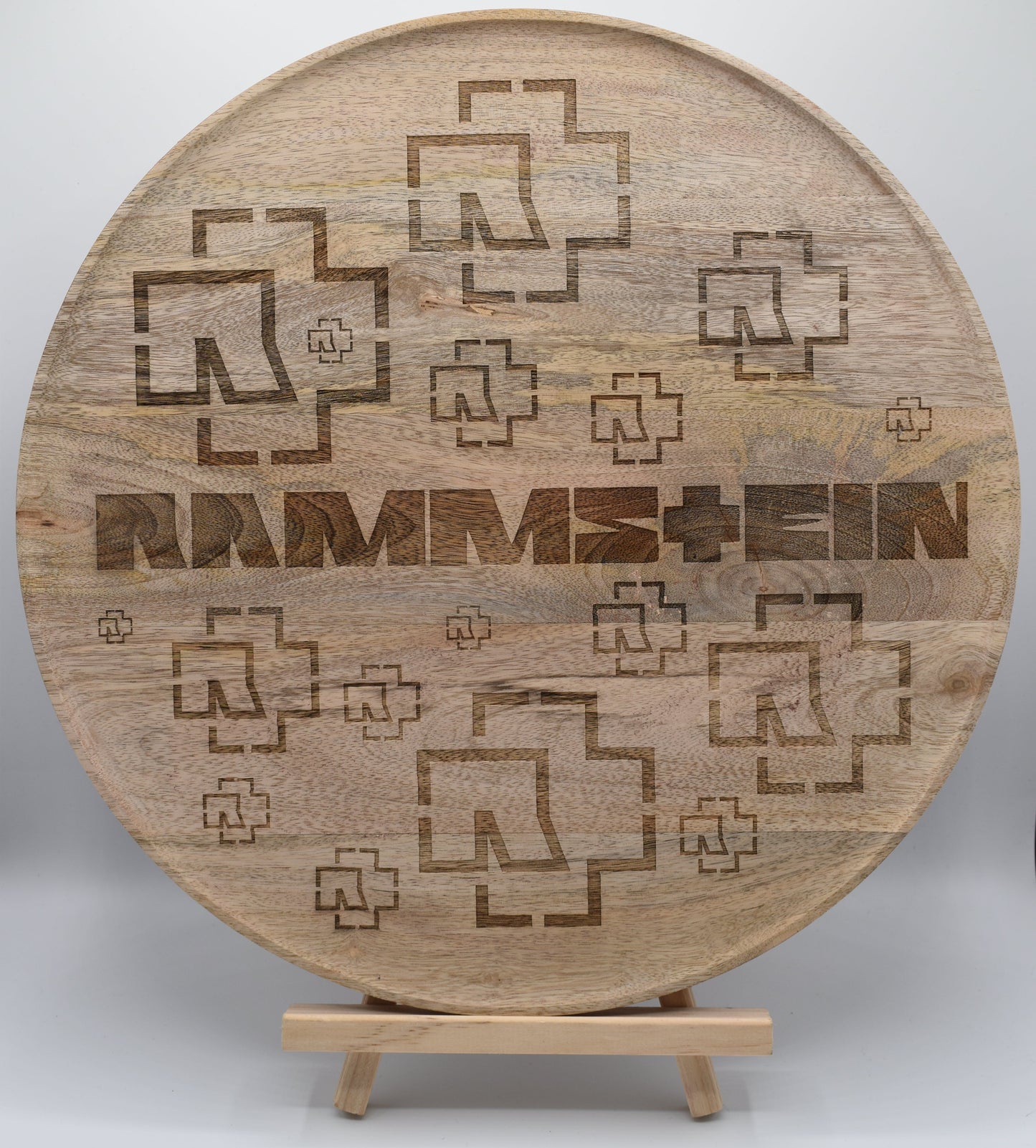 Plateau en bois gravé Rammstein logo