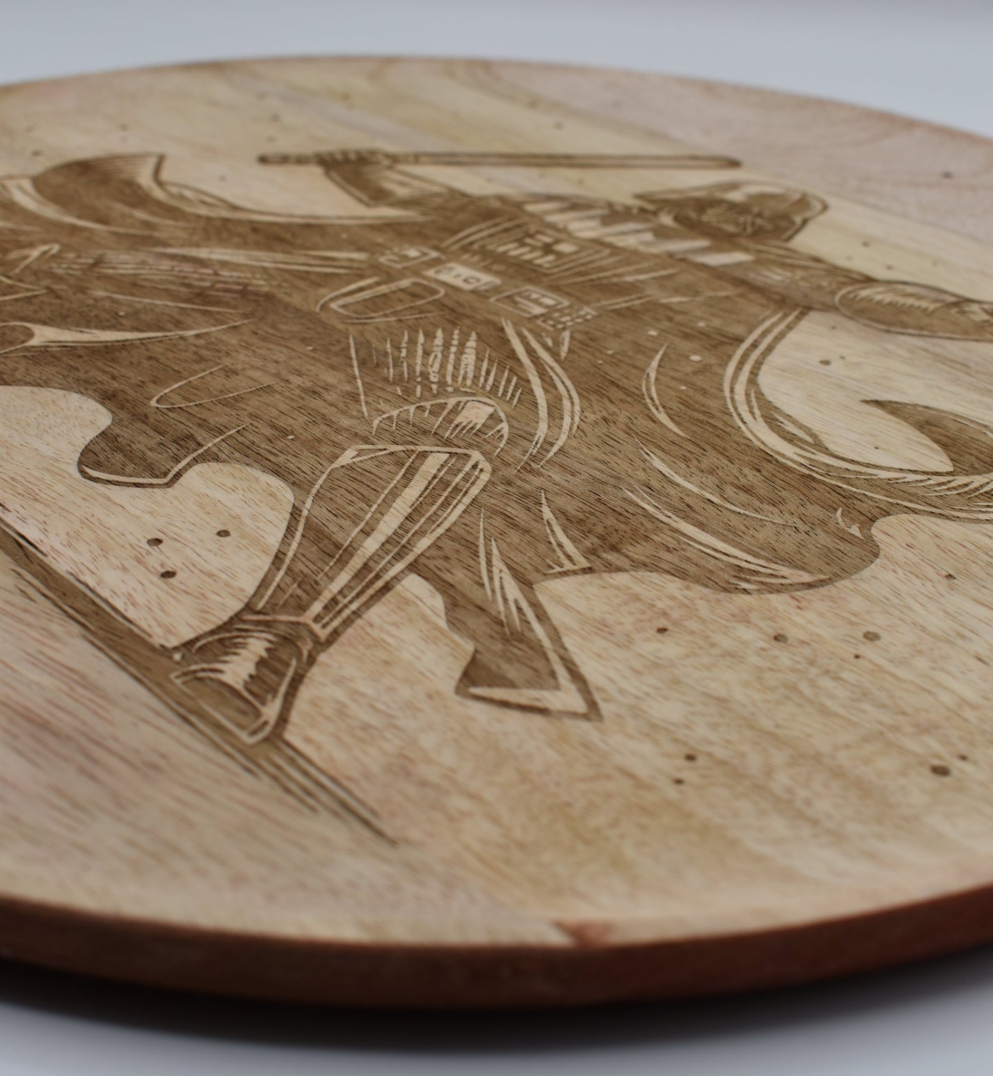 Plateau en bois gravé – Dark Vador Décoration & plateau apéro artisanal – personnalisable