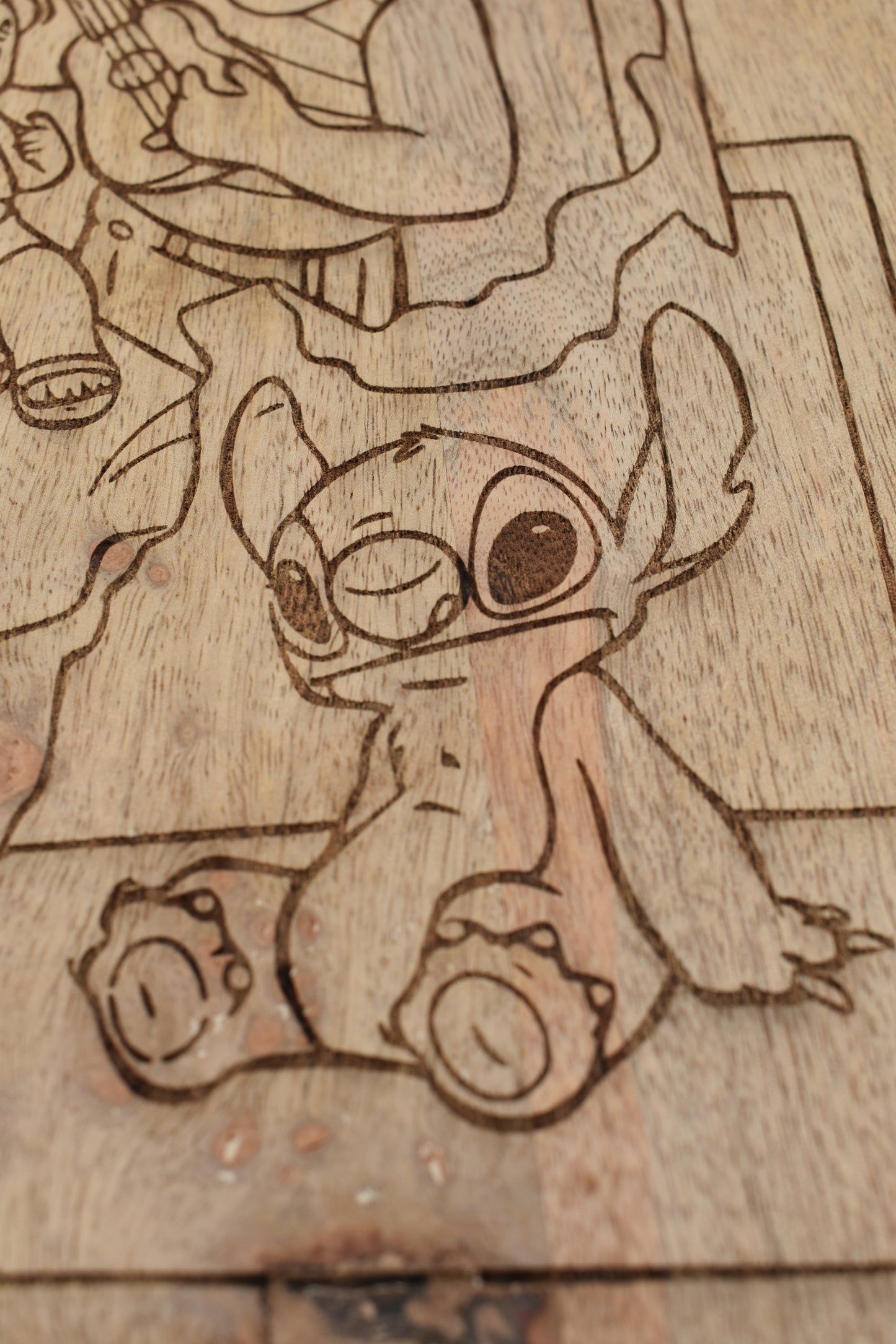 Plateau en bois gravé Lilo & Stitch – Famille Ohana