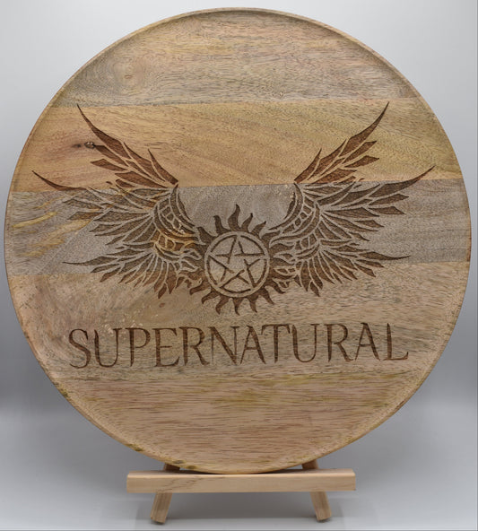 Plateau en bois gravé artisanal inspiré de Supernatural