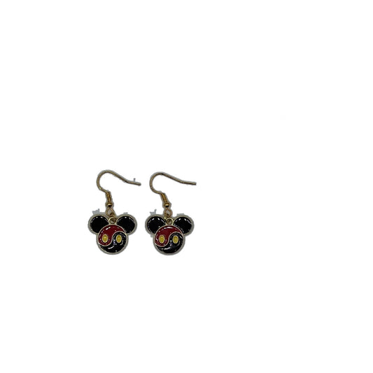 Boucles d’oreilles Mickey motif rouge et noir sur fond blanc