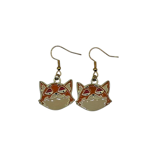 Boucles d’oreilles visage de renard roux émaillé sur fond blanc