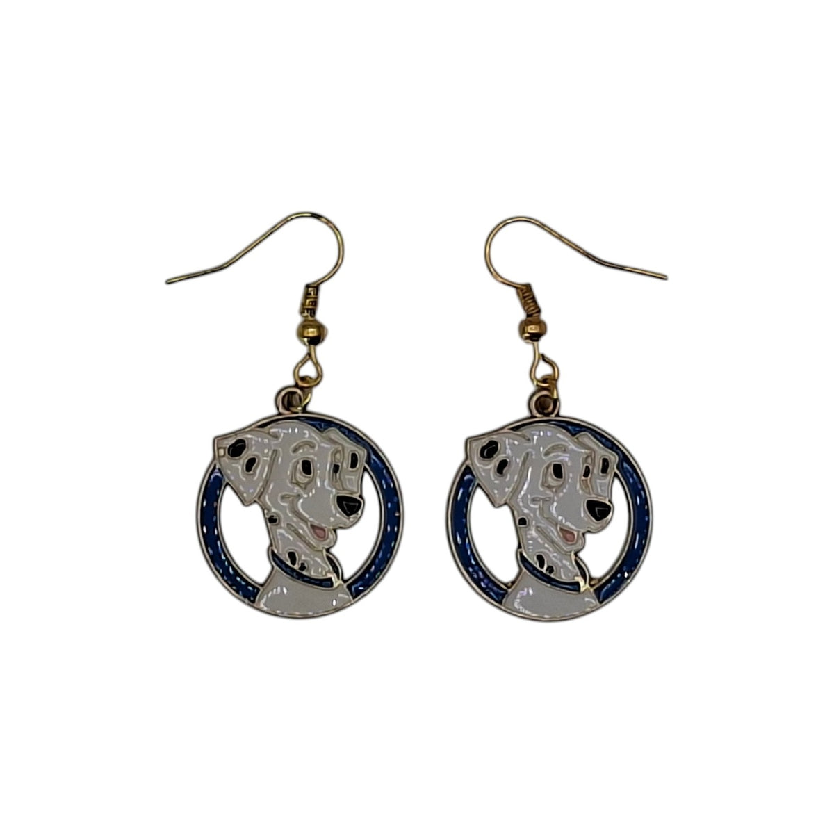 Boucles d’oreilles Perdita des 101 Dalmatiens sur fond blanc