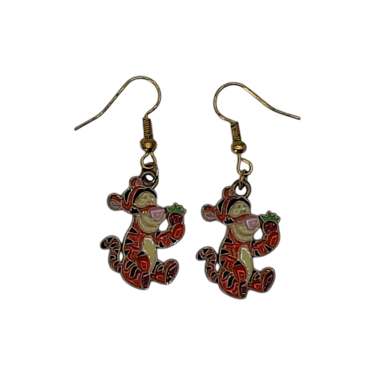 Boucles d’oreilles Tigrou inspirées de Winnie l’Ourson sur fond blanc