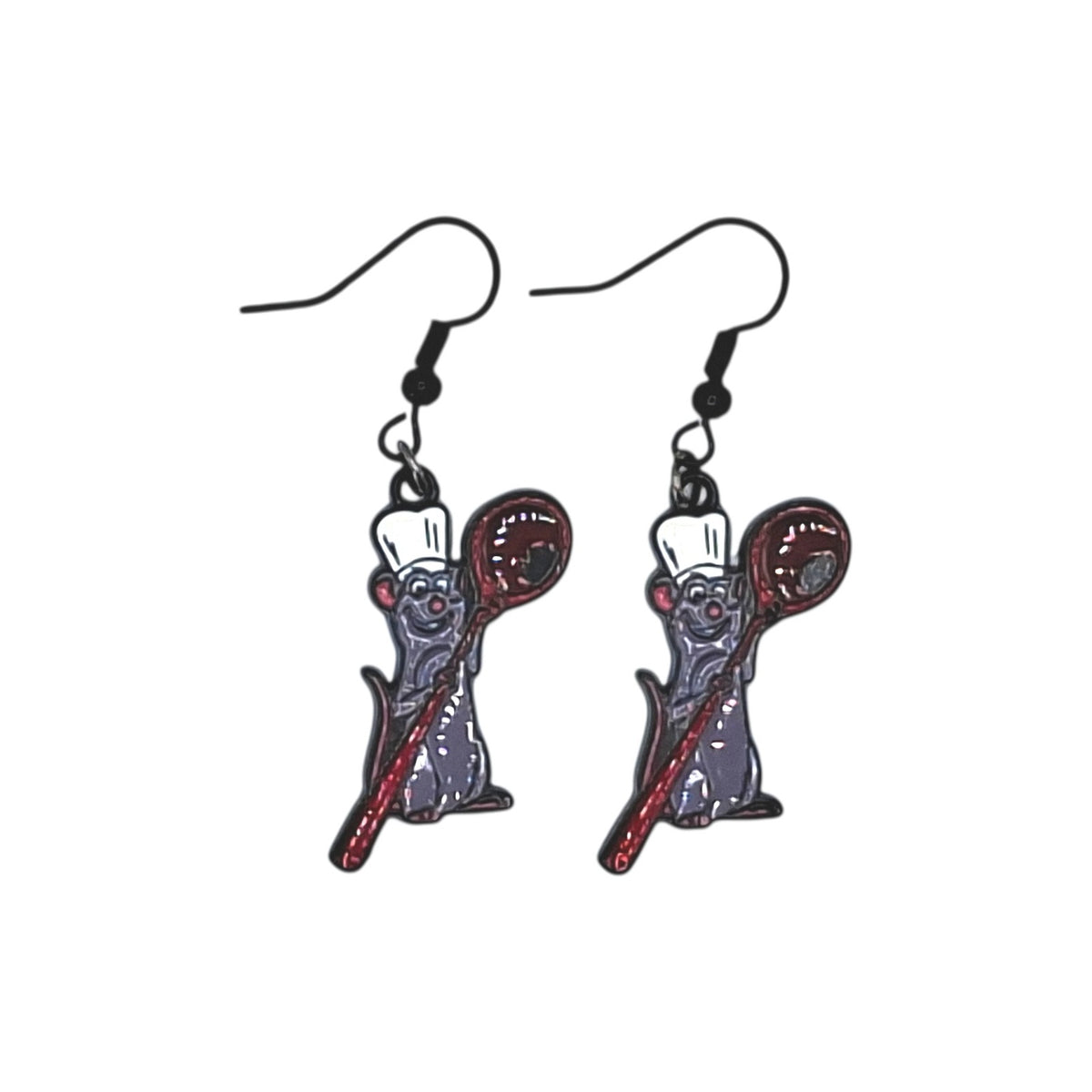 Boucles d’oreilles Rémy inspirées de Ratatouille avec cuillère sur fond blanc