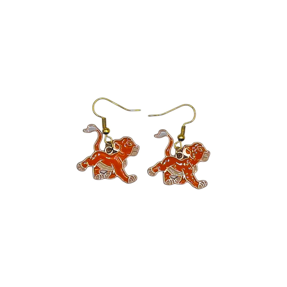 Boucles d’oreilles Simba enfant – Le Roi Lion sur fond blanc