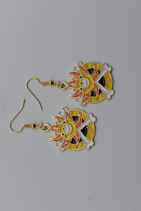 Boucles d’oreilles One Piece inspirées du Thousand Sunny avec motif soleil et os croisés