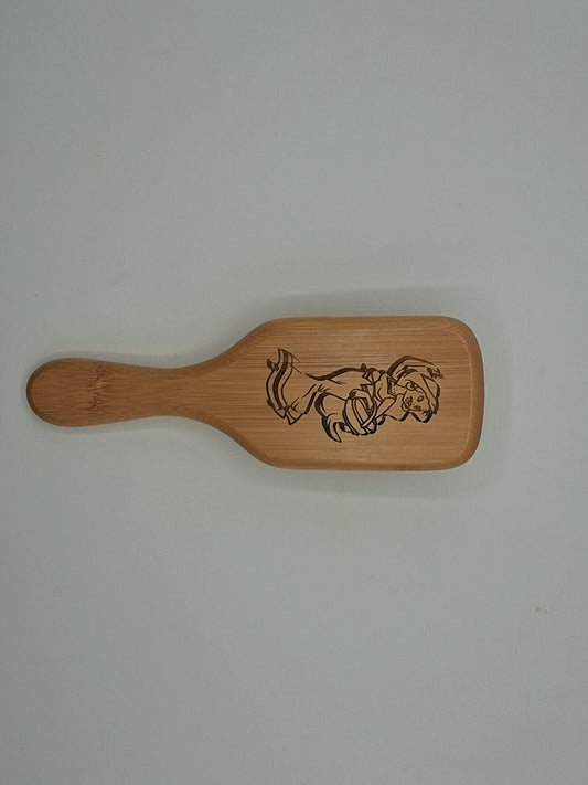 Engraved bamboo hairbrush – Esmeralda
