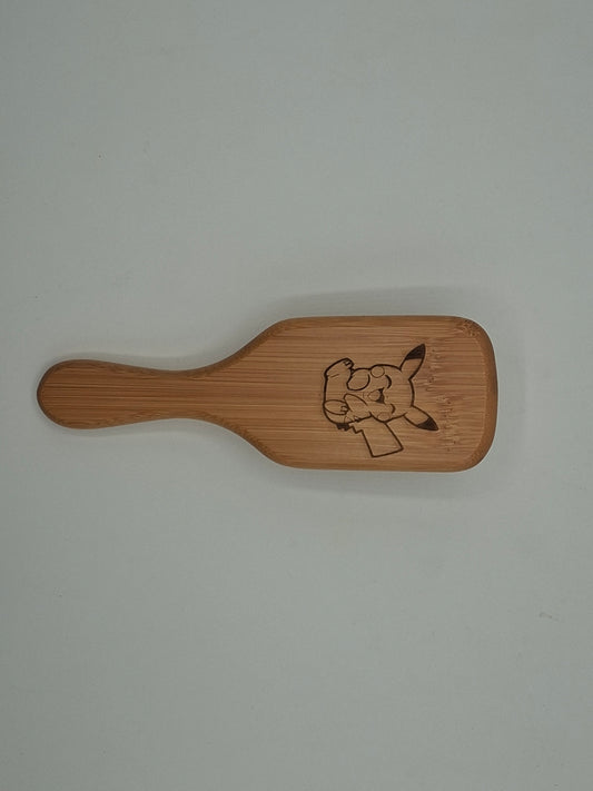 Engraved bamboo hairbrush – Pikachu