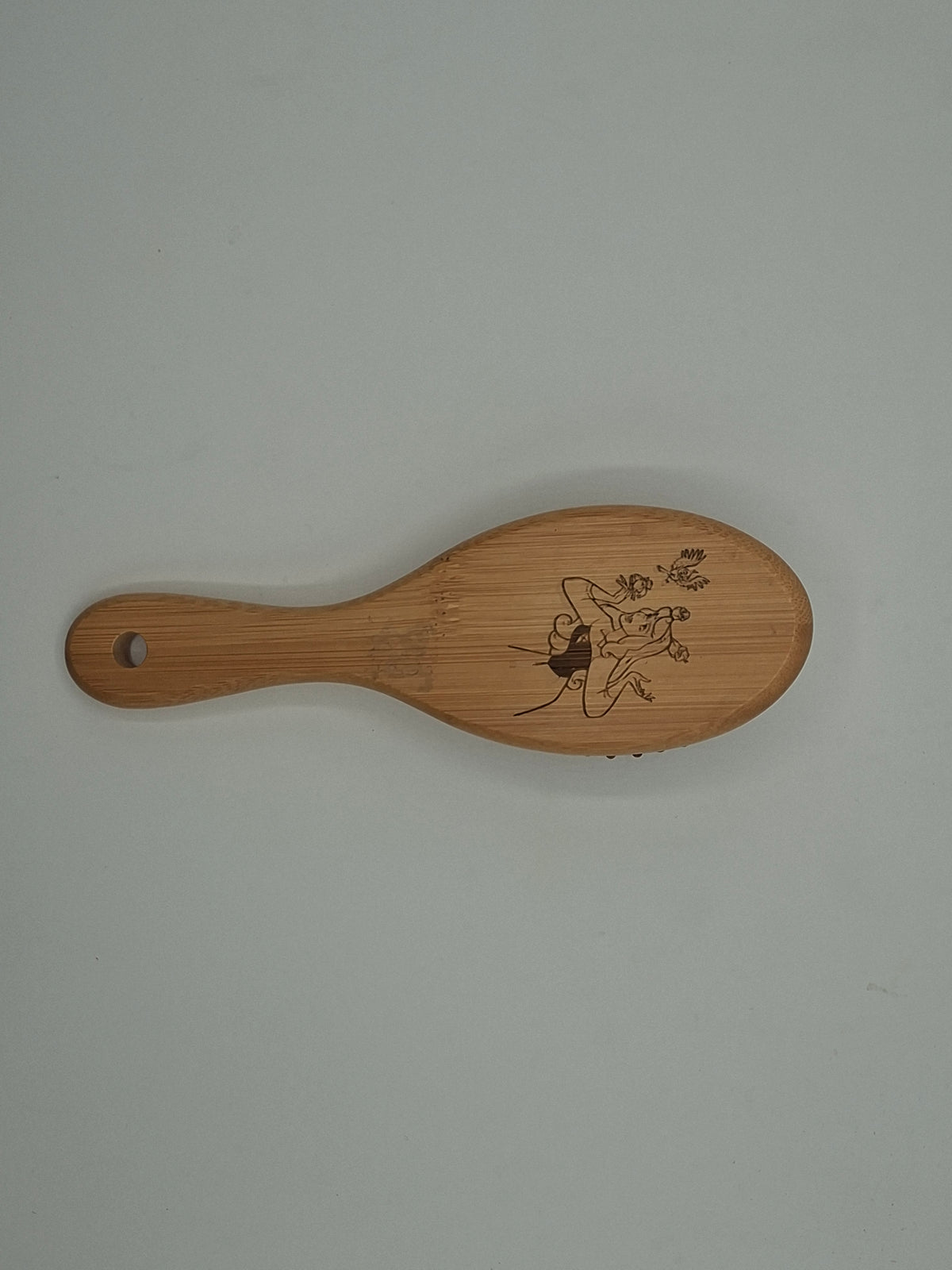 Brosse à cheveux en bambou gravée – Pocahontas