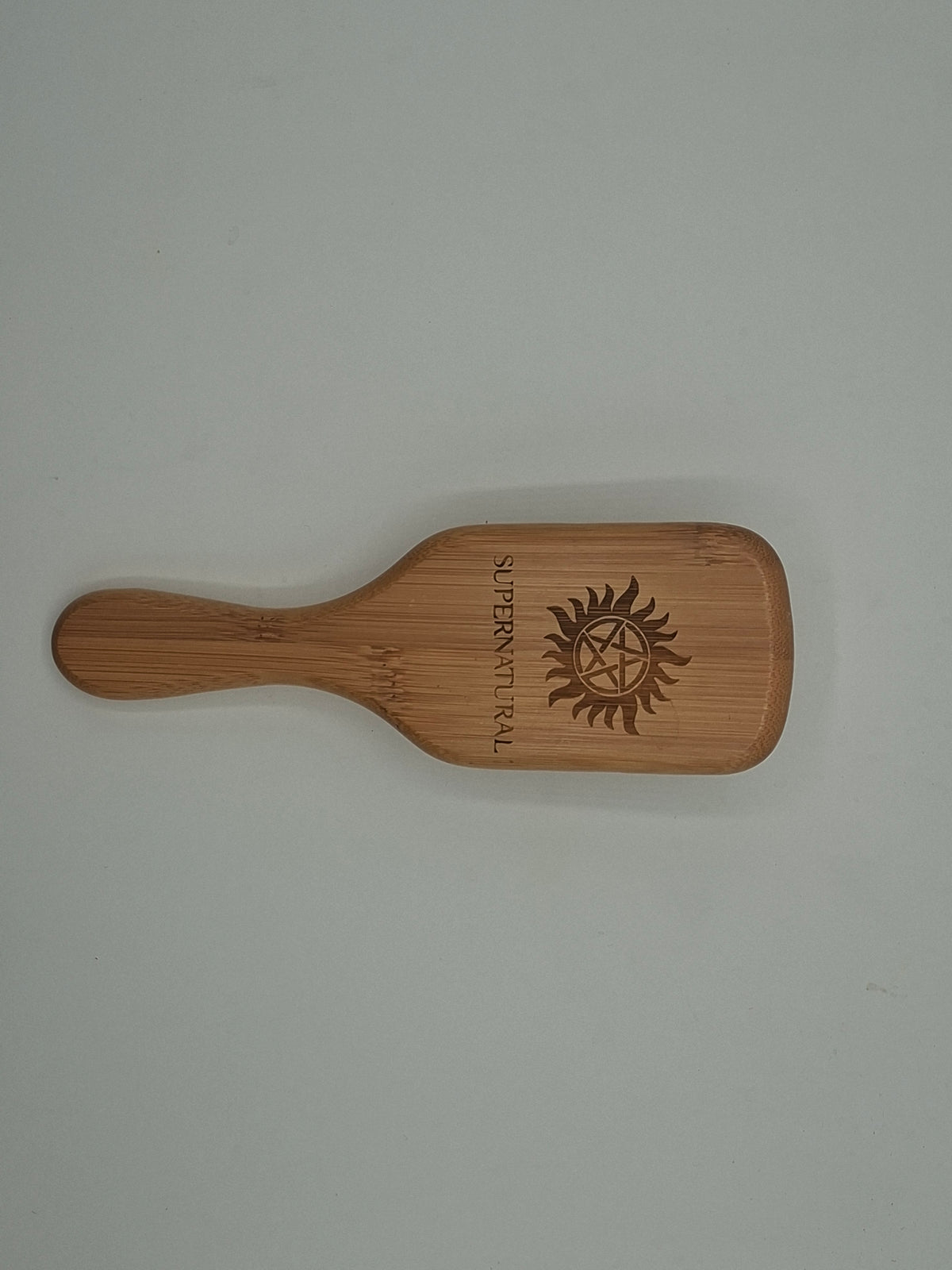 Brosse à cheveux en bambou gravée – Supernatural