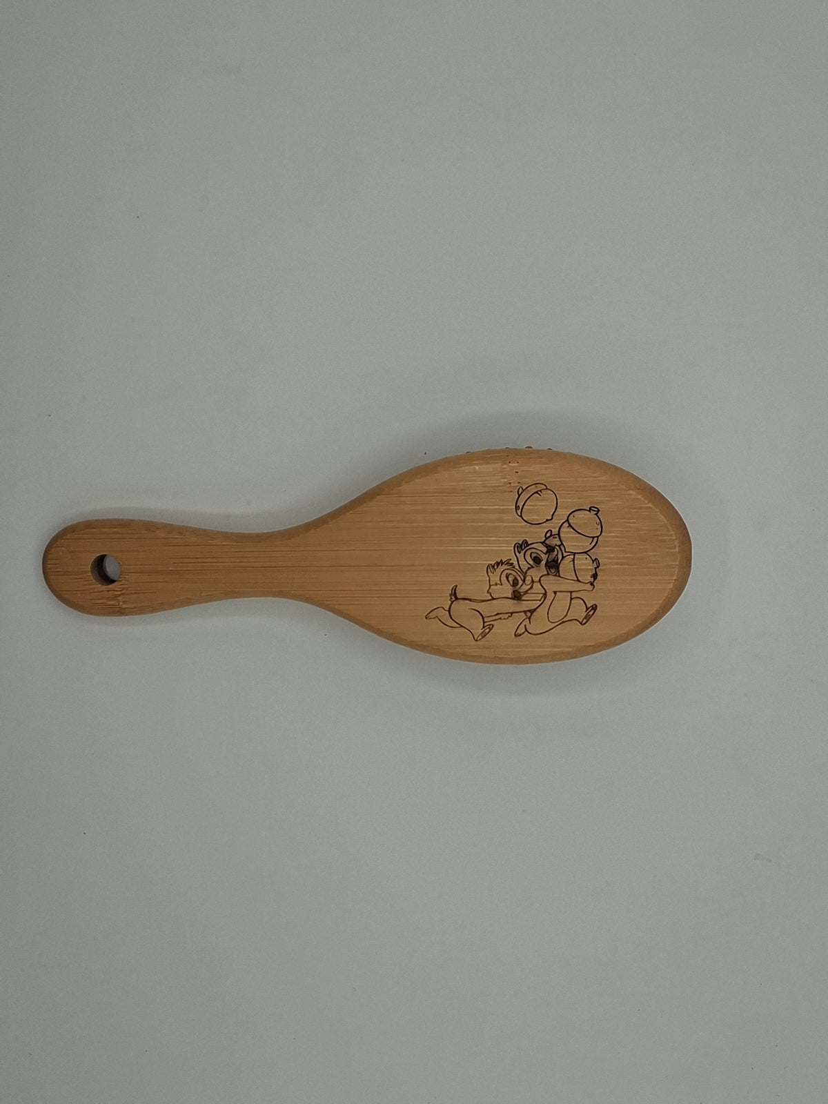 Brosse à cheveux en bambou gravée – Tic et Tac