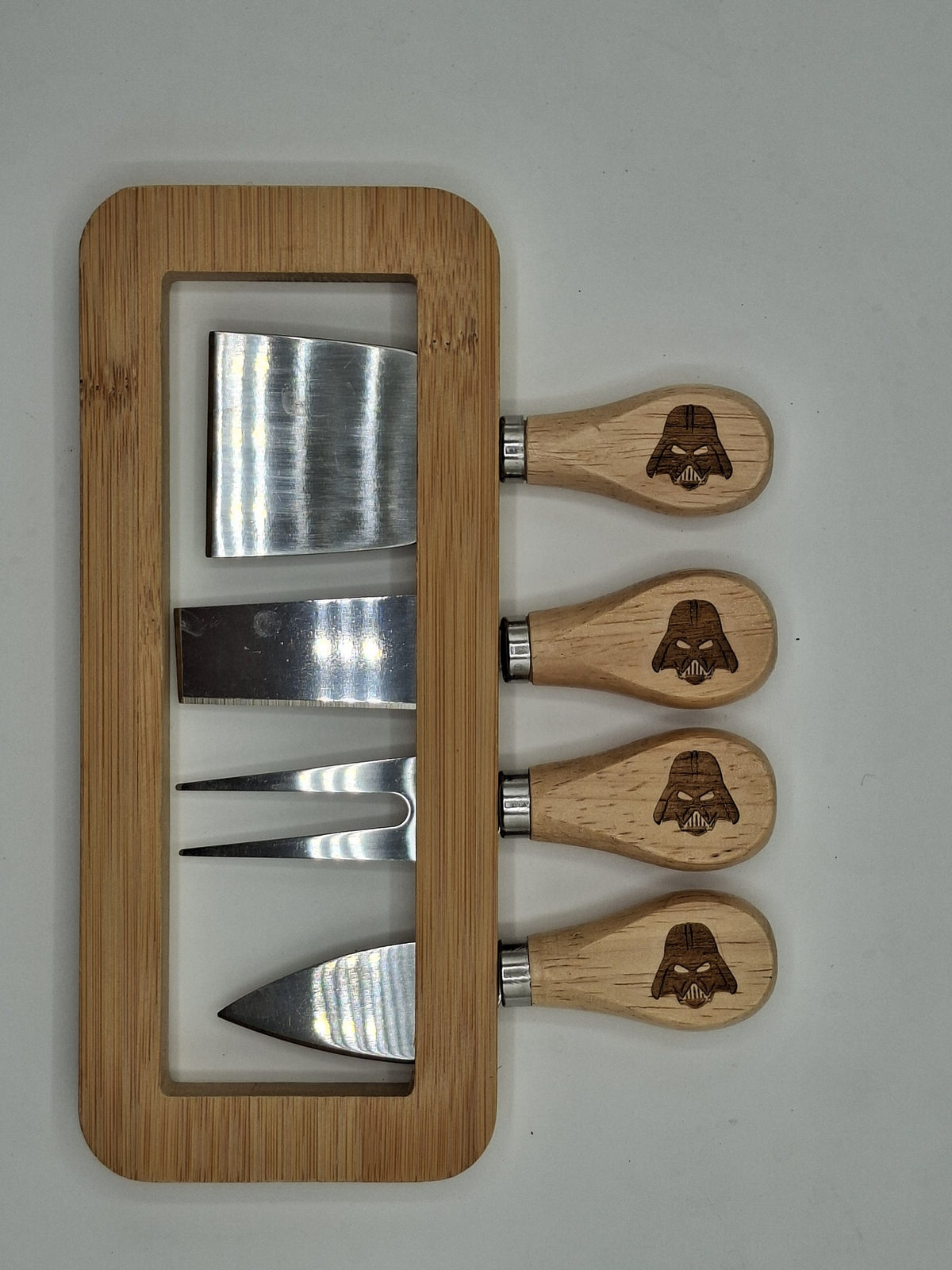 Quatre couverts à fromage avec manches gravés inspirés de Star Wars et Dark Vador