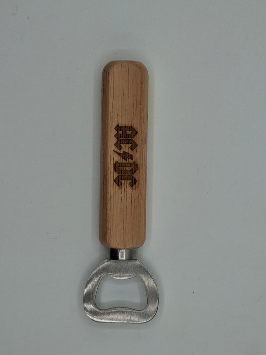 Décapsuleur en bois gravé inspiré de AC/DC