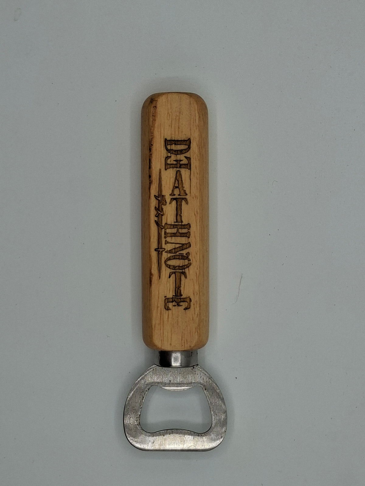 Décapsuleur en bois gravé inspiré de Death Note
