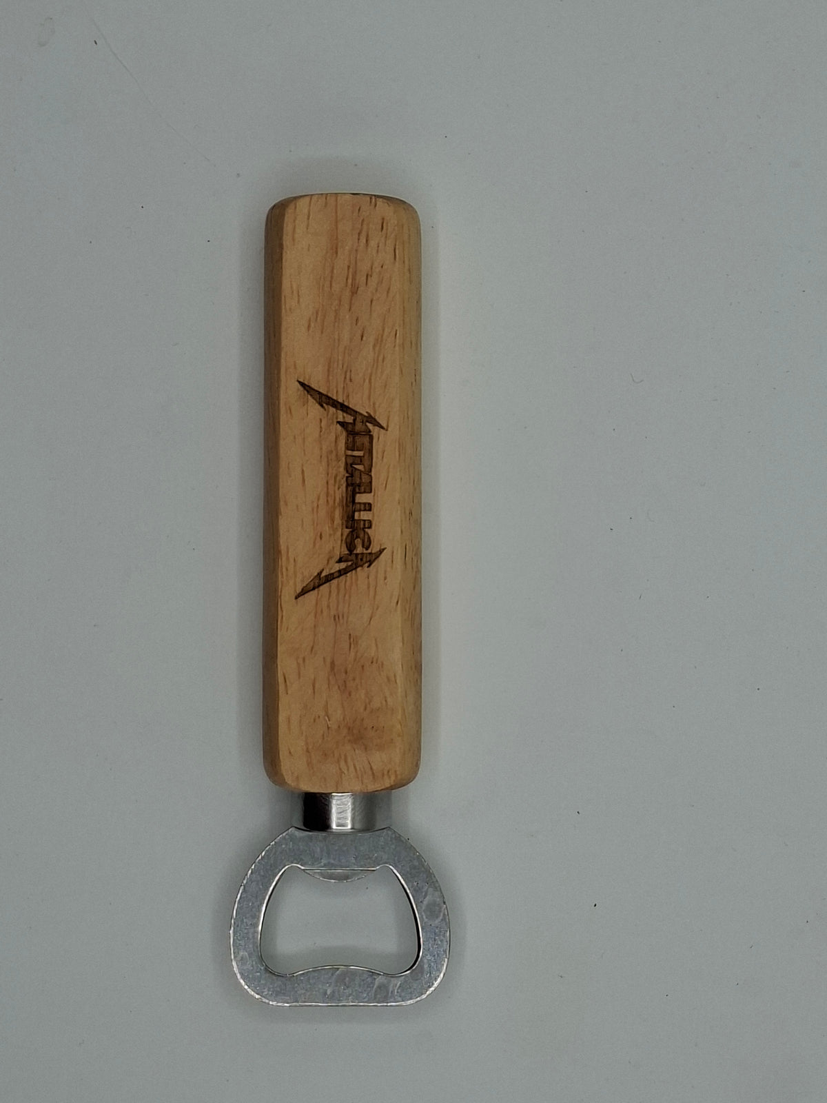 Décapsuleur en bois gravé inspiré de Metallica