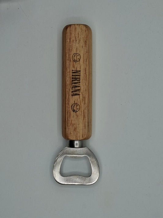 Décapsuleur en bois gravé inspiré de Nirvana