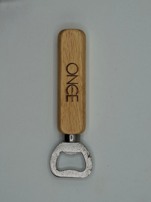 Décapsuleur en bois gravé inspiré de Once Upon a Time