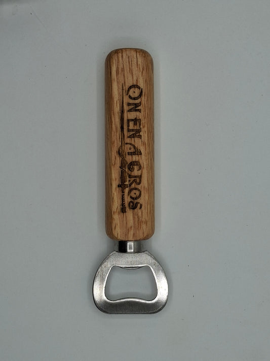 Décapsuleur en bois gravé inspiré de One Piece