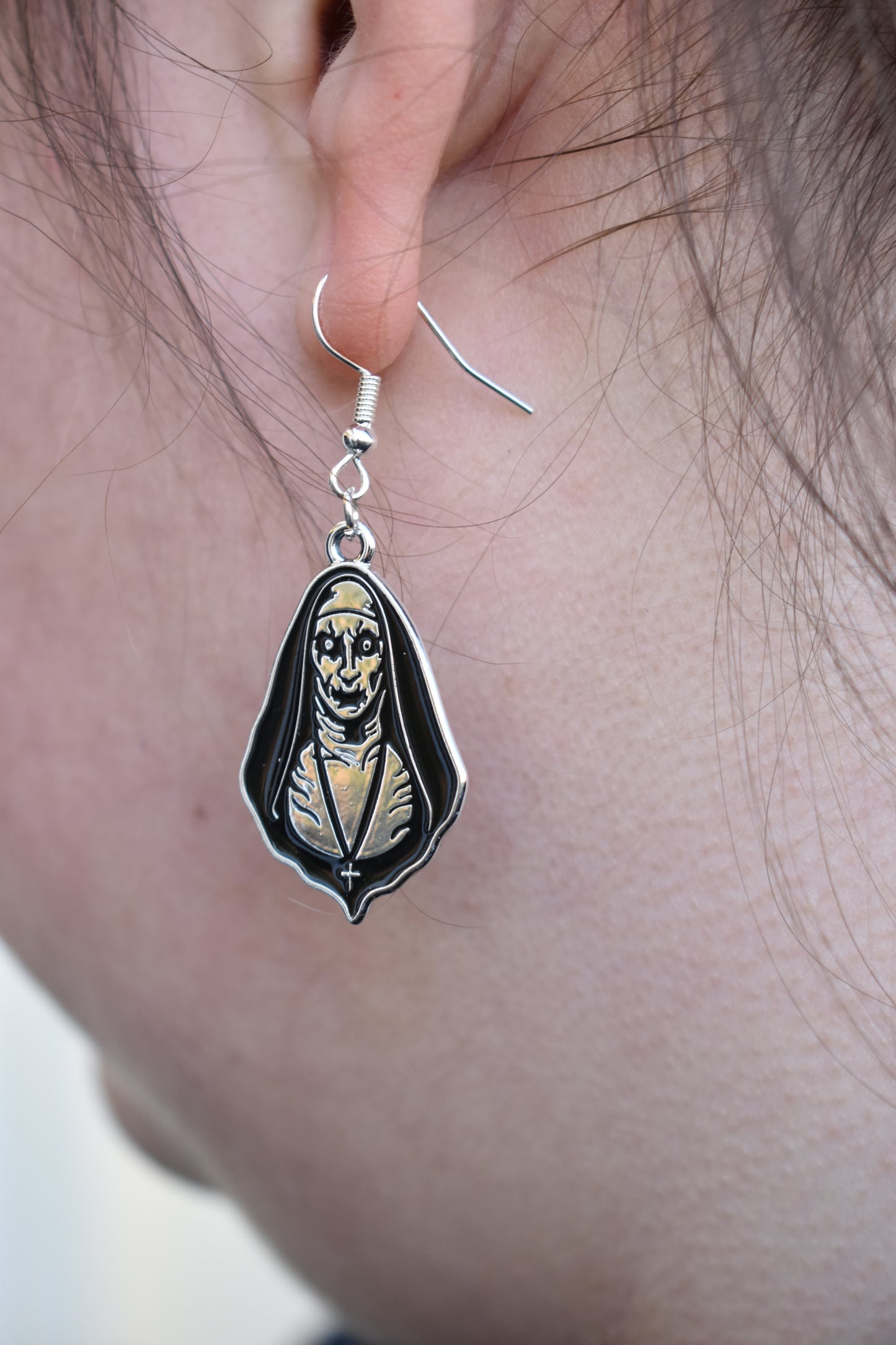 Boucles d’oreilles La Nonne – Horreur gothique | Inox
