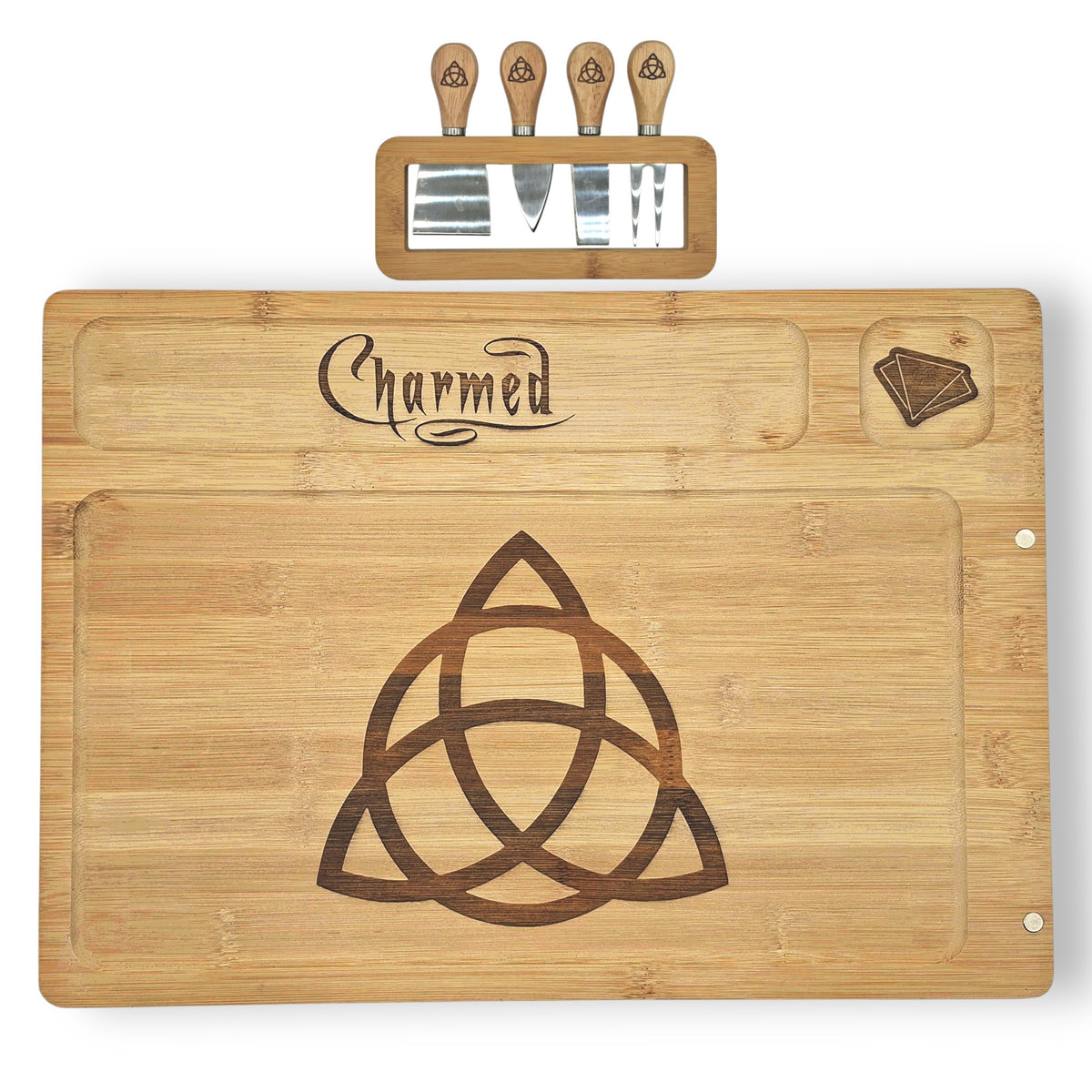 Planche à fromage en bois gravée inspirée de Charmed avec ses quatre couverts assortis