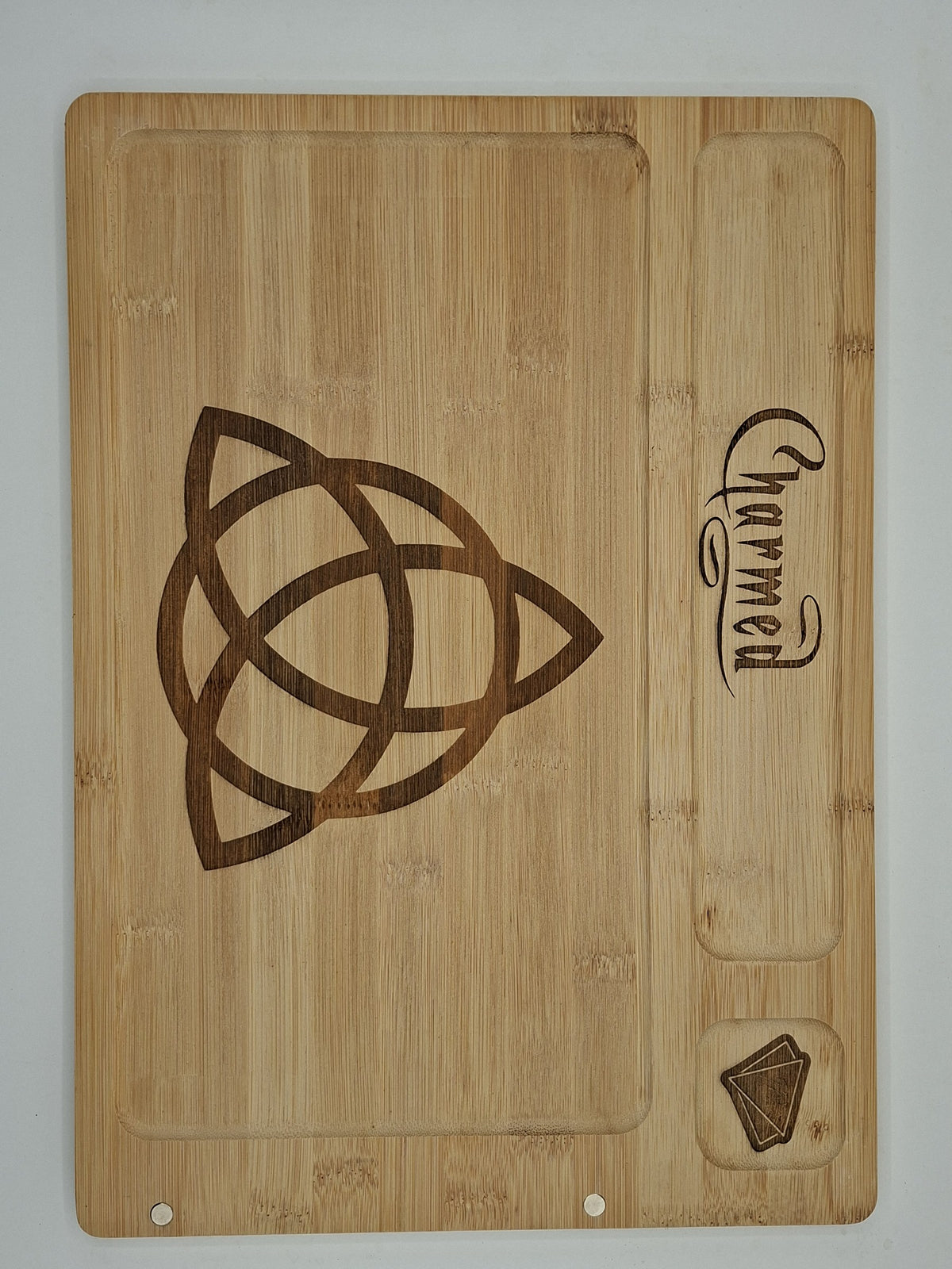 Planche à fromage gravée inspirée de Charmed avec quatre couverts