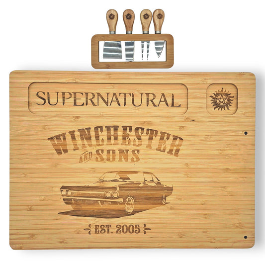 Planche à fromage en bois gravée inspirée de Supernatural Winchester & Sons avec Impala et quatre couverts assortis