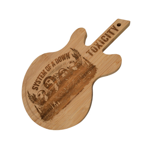 Plateau en bois en forme de guitare gravé inspiré de System of a Down