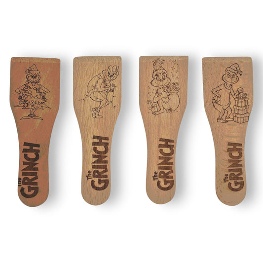 Racloirs à raclette en bois gravés inspirés du Grinch – modèles 1 à 4