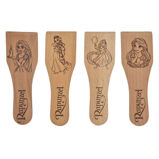 Racloirs à raclette en bois gravés inspirés de Raiponce – modèles 1 à 4