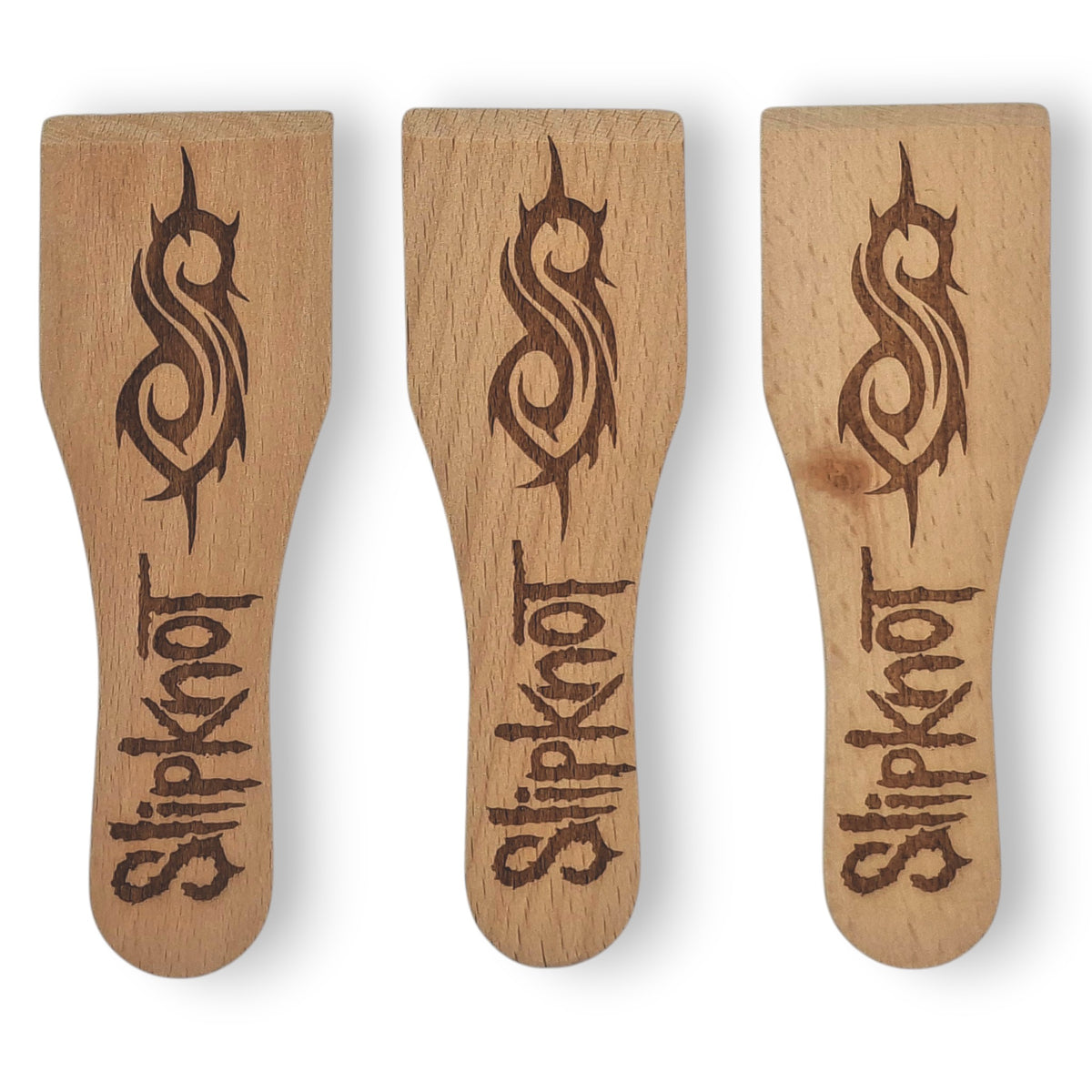 Racloirs à raclette en bois gravés inspirés de Slipknot – modèles 1 à 3