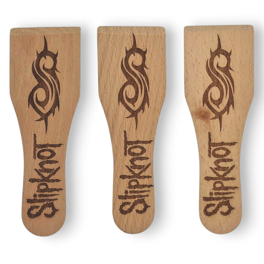 Racloirs à raclette en bois gravés inspirés de Slipknot – modèles 1 à 3
