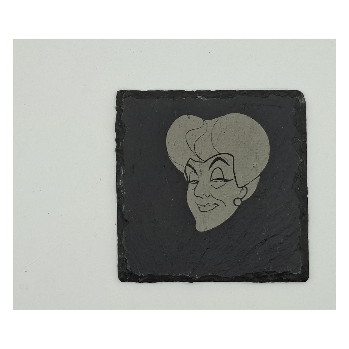 Sous-verre carré en ardoise gravée – Cendrillon – Lady Tremaine